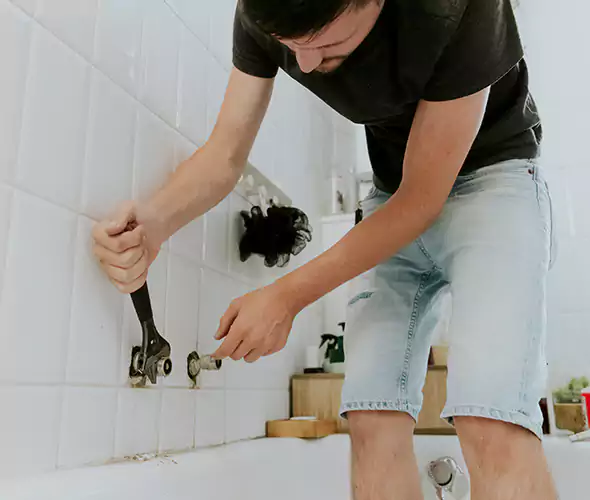 Affordable Bathtub Faucet Replacement in Greenfield: Choose Experienced Local Technicians